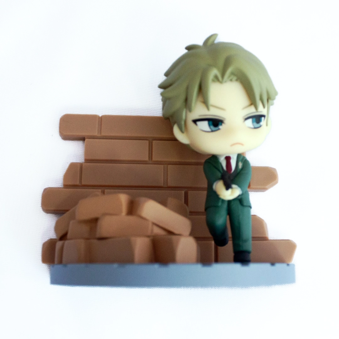 figura de loid forger spyxfamily