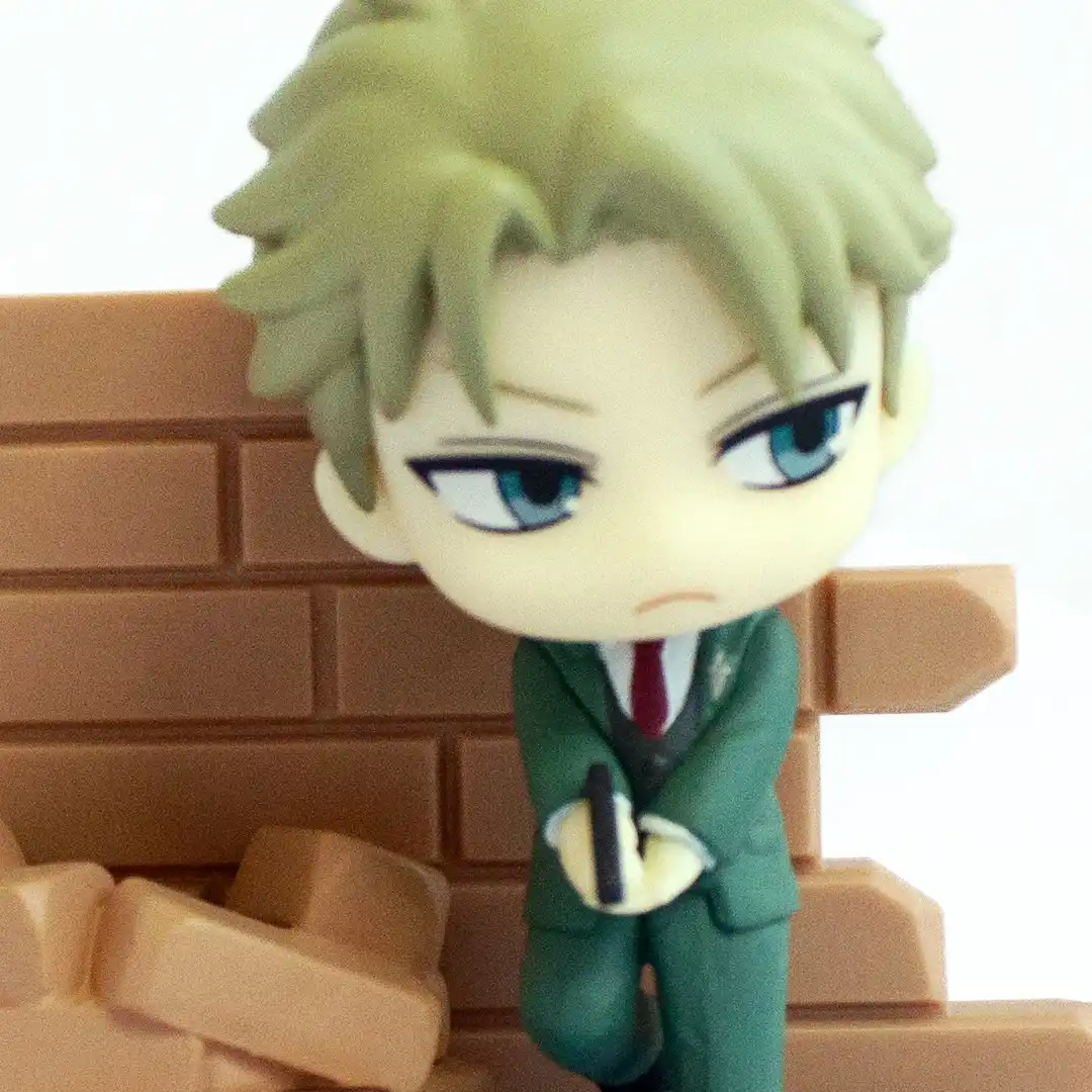 figura de loid anime